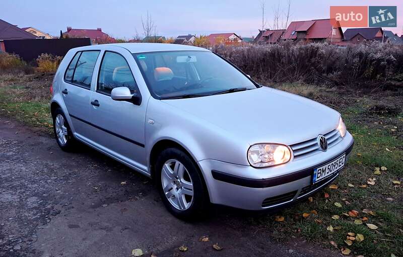 Хетчбек Volkswagen Golf 2002 в Сумах