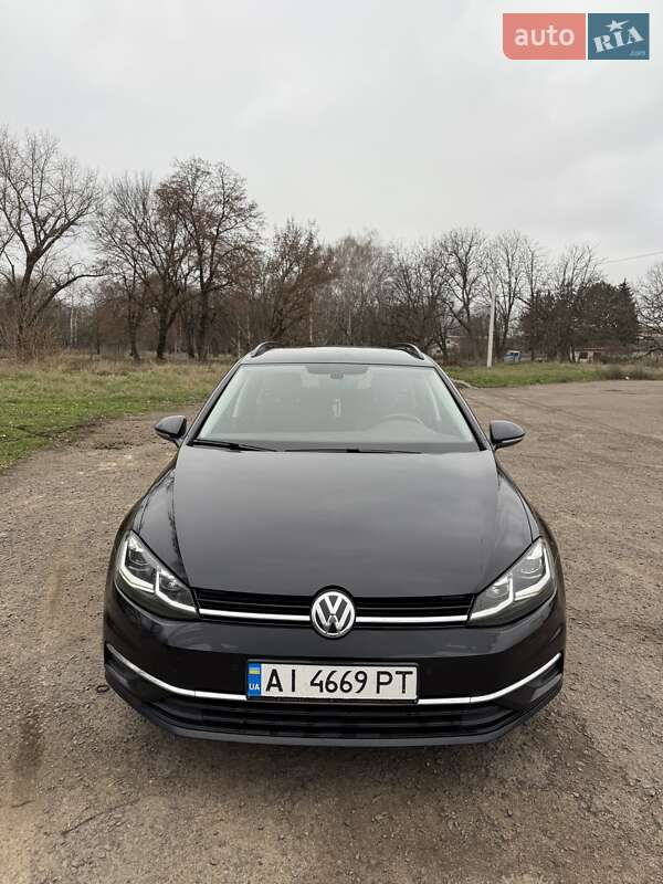 Универсал Volkswagen Golf 2019 в Могилев-Подольске
