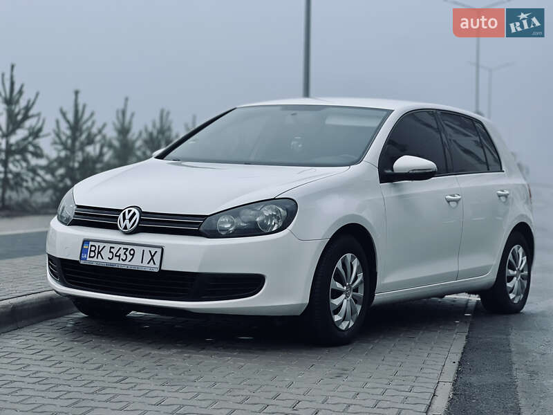Хэтчбек Volkswagen Golf 2009 в Ровно