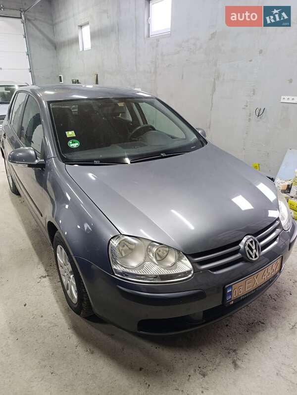 Хэтчбек Volkswagen Golf 2005 в Маневичах