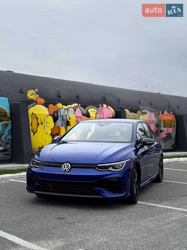 Хэтчбек Volkswagen Golf 2023 в Киеве