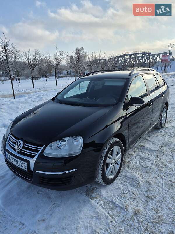 Универсал Volkswagen Golf 2009 в Киеве
