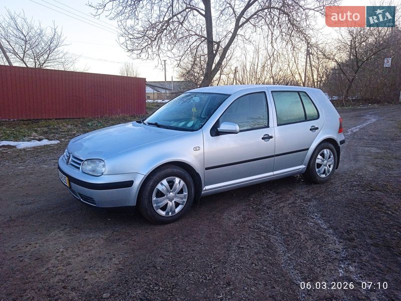 Хэтчбек Volkswagen Golf 2001 в Красилове