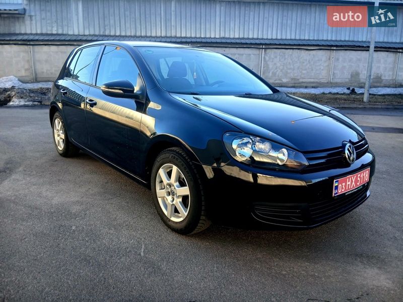 Хэтчбек Volkswagen Golf 2010 в Киеве