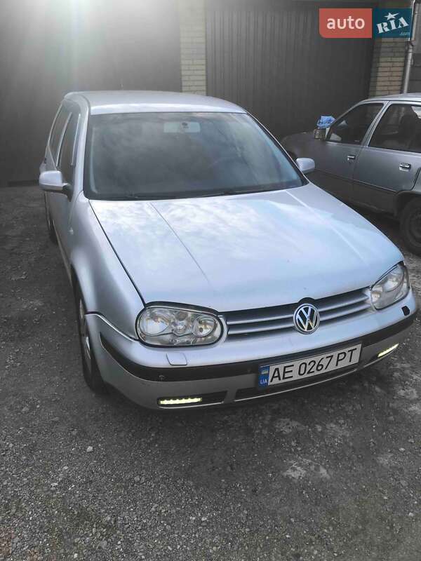 Хэтчбек Volkswagen Golf 2004 в Каменском Хэтчбек Volkswagen Golf 2004 в Каменском