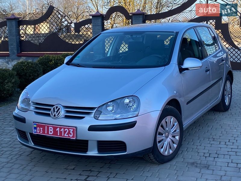 Хетчбек Volkswagen Golf 2004 в Луцьку