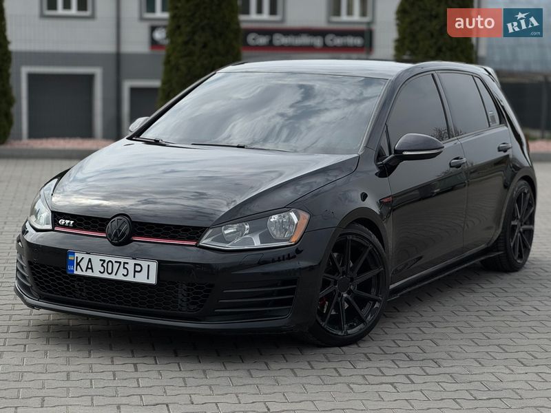 Хэтчбек Volkswagen Golf 2016 в Киеве