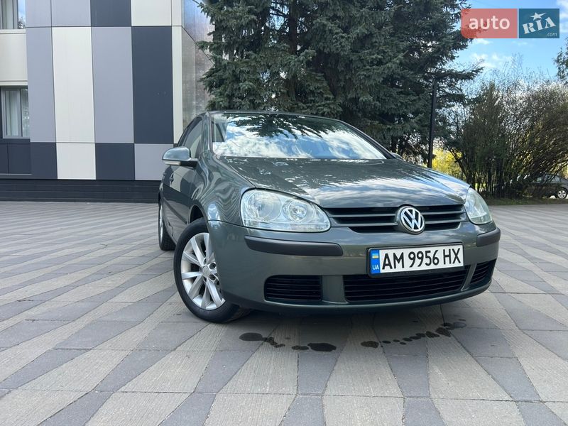Хэтчбек Volkswagen Golf 2005 в Житомире