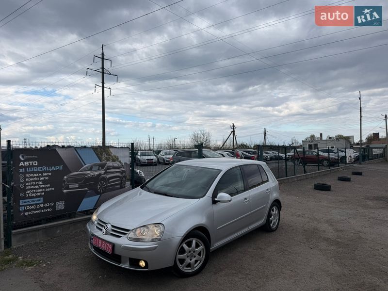 Хэтчбек Volkswagen Golf 2008 в Ровно