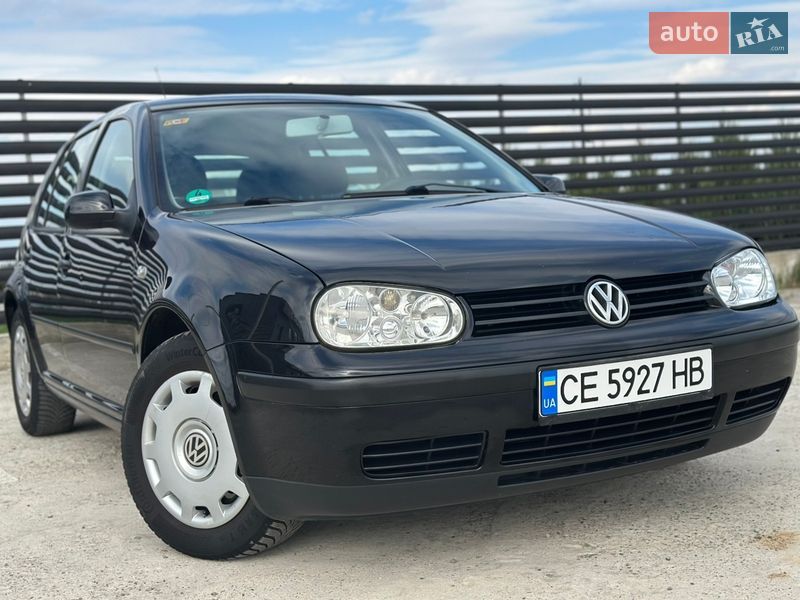 Хэтчбек Volkswagen Golf 2002 в Черновцах
