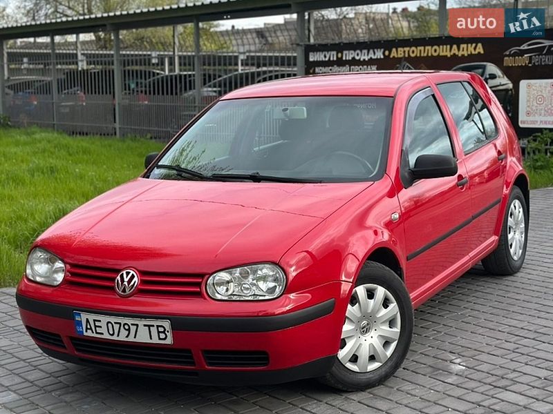 Хэтчбек Volkswagen Golf 2003 в Каменском