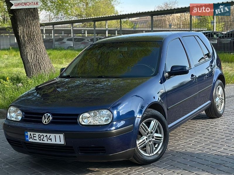 Хэтчбек Volkswagen Golf 2002 в Каменском