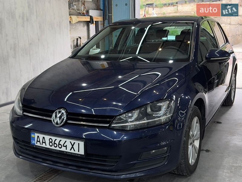 Хэтчбек Volkswagen Golf 2015 в Киеве