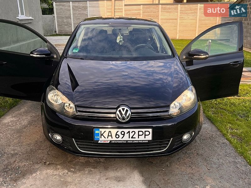 Хэтчбек Volkswagen Golf 2011 в Киеве