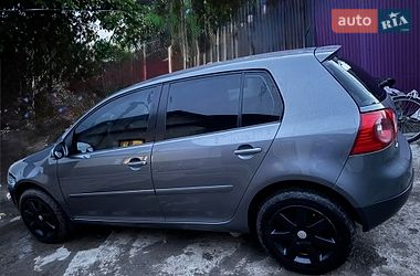 Хетчбек Volkswagen Golf 2005 в Чемерівцях