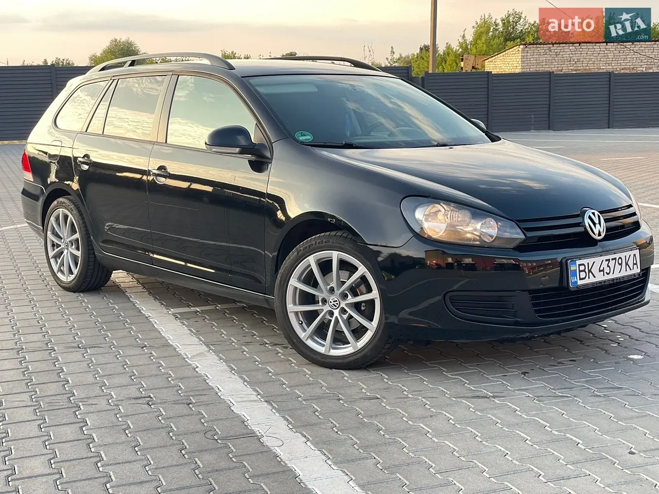 Volkswagen Golf 2010 photo 2