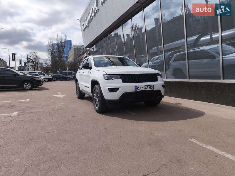 Внедорожник / Кроссовер Jeep Grand Cherokee 2017 в Киеве