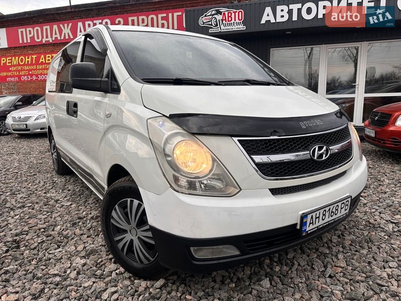 Вантажопасажирський фургон Hyundai H-1 2011 в Смілі