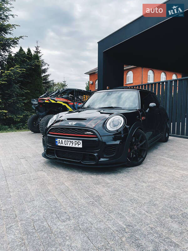 Хэтчбек MINI Hatch 2017 в Киеве