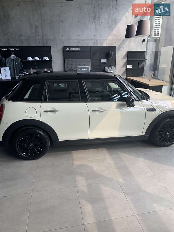 Хэтчбек MINI Hatch 2022 в Киеве