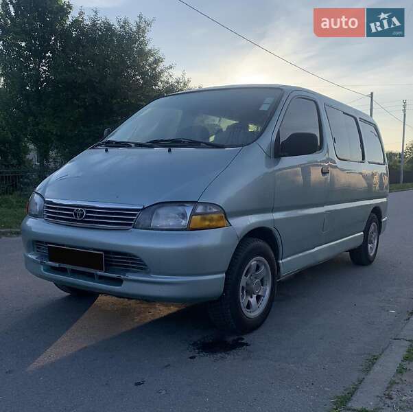 Минивэн Toyota Hiace 1996 в Кременце