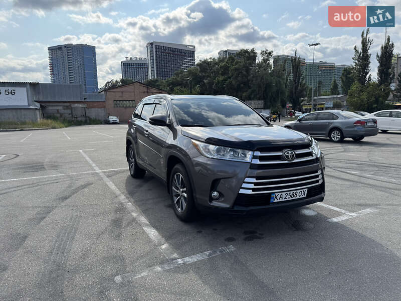 Внедорожник / Кроссовер Toyota Highlander 2019 в Киеве