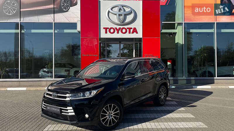 Внедорожник / Кроссовер Toyota Highlander 2017 в Запорожье