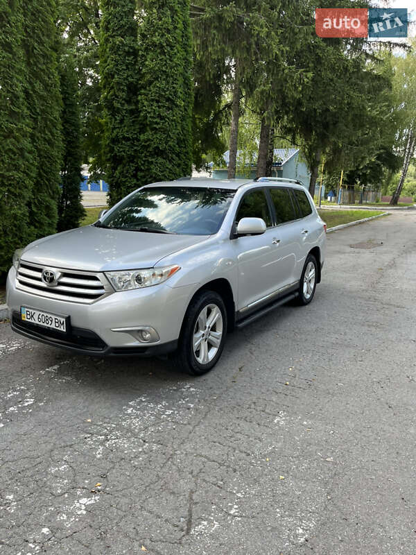 Позашляховик / Кросовер Toyota Highlander 2013 в Кореці Позашляховик / Кросовер Toyota Highlander 2013 в Кореці