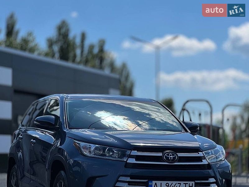 Внедорожник / Кроссовер Toyota Highlander 2017 в Киеве