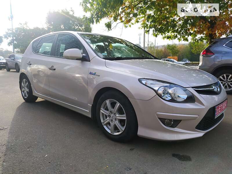 Хэтчбек Hyundai i30 2011 в Сарнах