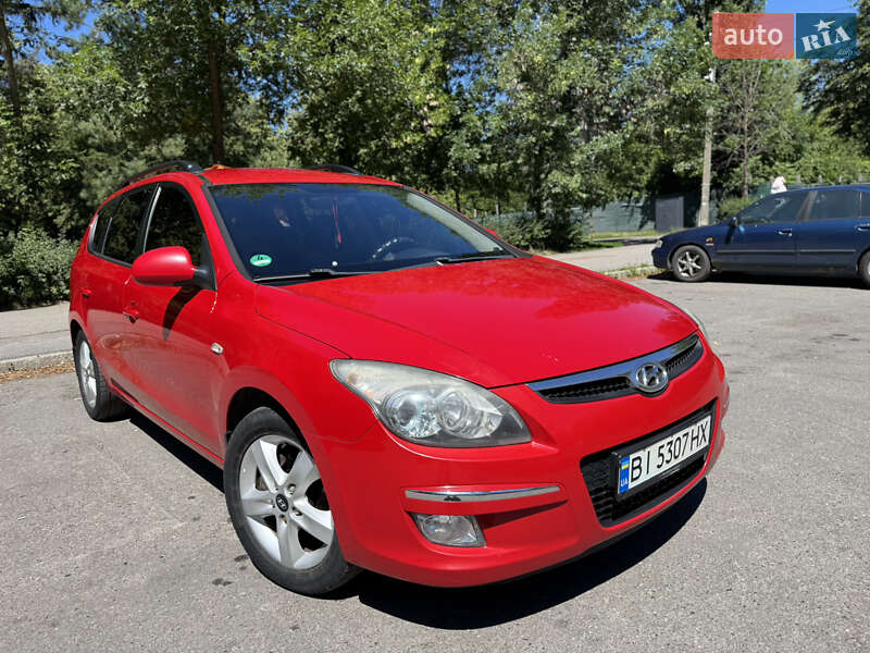 Универсал Hyundai i30 2010 в Полтаве