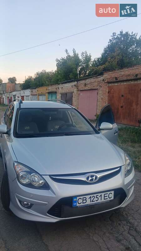 Универсал Hyundai i30 2010 в Чернигове