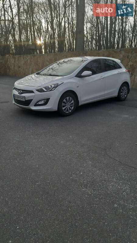 Хэтчбек Hyundai i30 2014 в Изюме Хэтчбек Hyundai i30 2014 в Изюме
