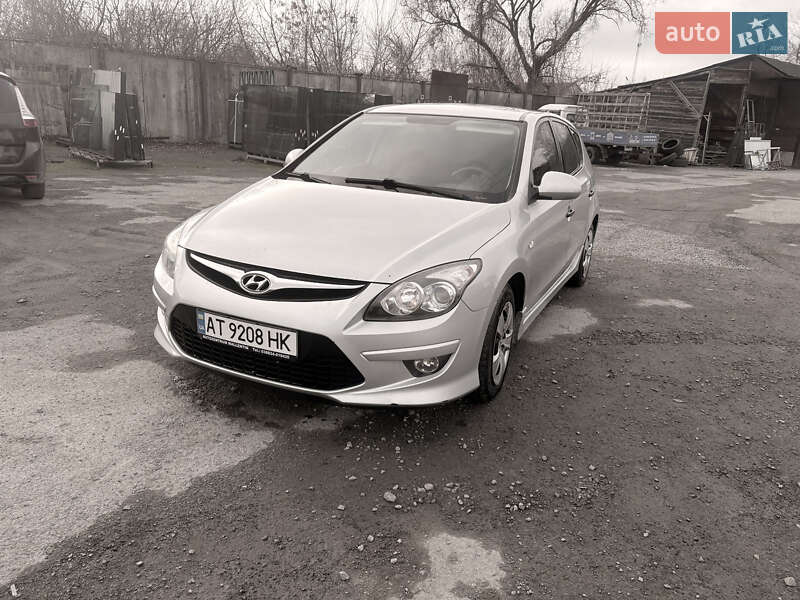 Хэтчбек Hyundai i30 2010 в Ивано-Франковске