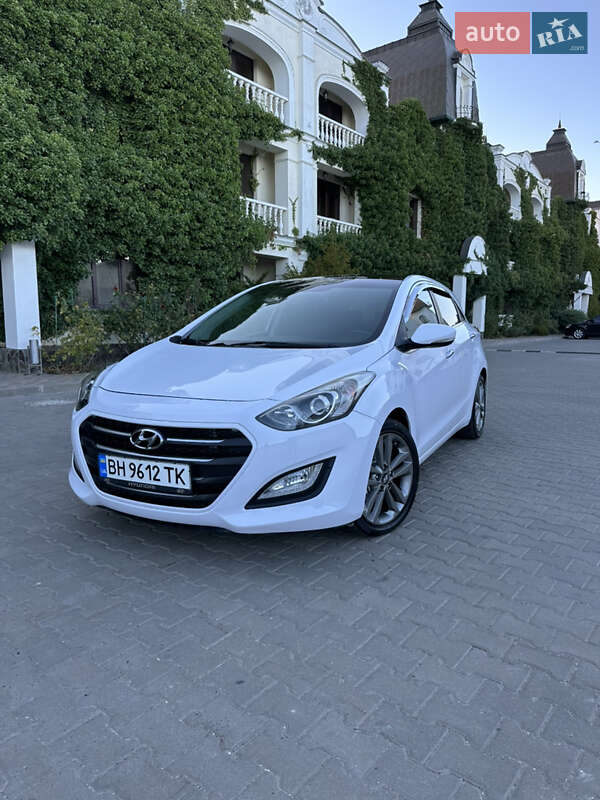 Хэтчбек Hyundai i30 2015 в Одессе Хэтчбек Hyundai i30 2015 в Одессе