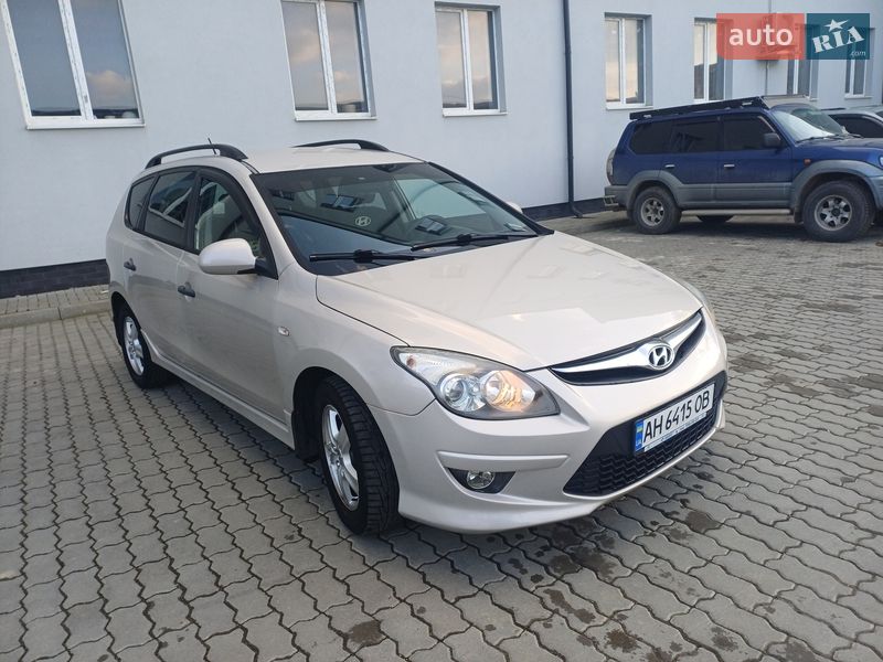 Универсал Hyundai i30 2010 в Бориславе