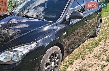 Универсал Hyundai i30 2011 в Недригайлове