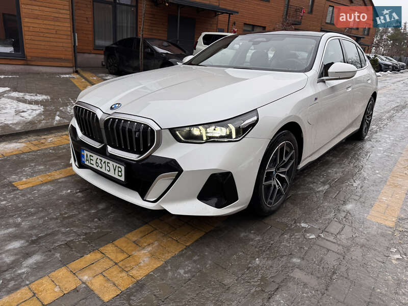 Седан BMW i5 2024 в Днепре