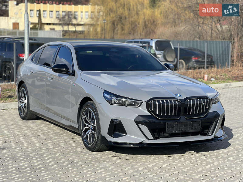 Седан BMW i5 2024 в Мукачево