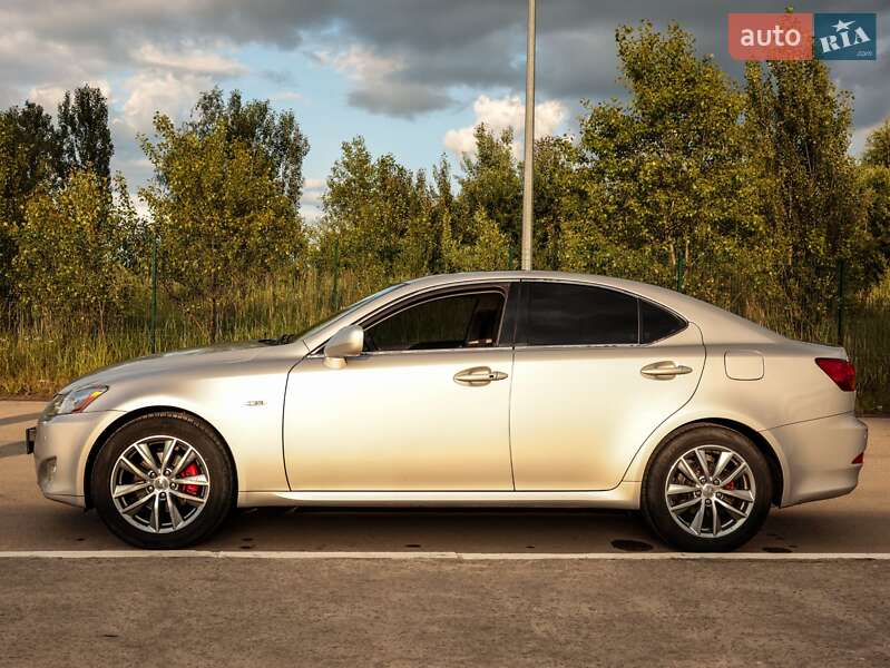 Седан Lexus IS 2005 в Коростене Седан Lexus IS 2005 в Коростене