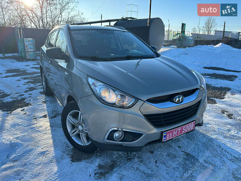 Внедорожник / Кроссовер Hyundai ix35 2010 в Нововолынске