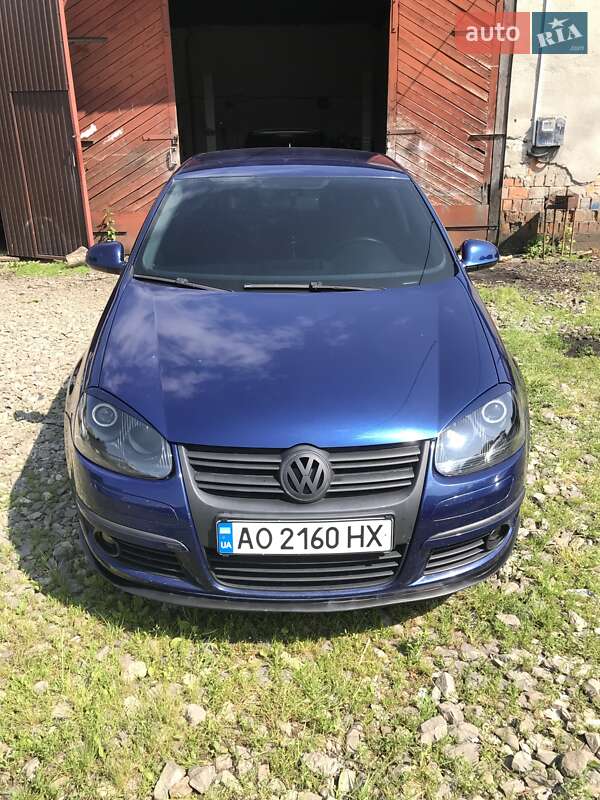 Седан Volkswagen Jetta 2005 в Хусте