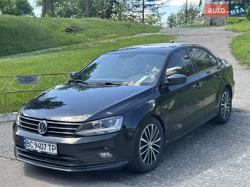 Седан Volkswagen Jetta 2015 в Ужгороде