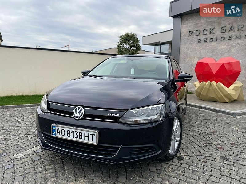 Седан Volkswagen Jetta 2013 в Ужгороді