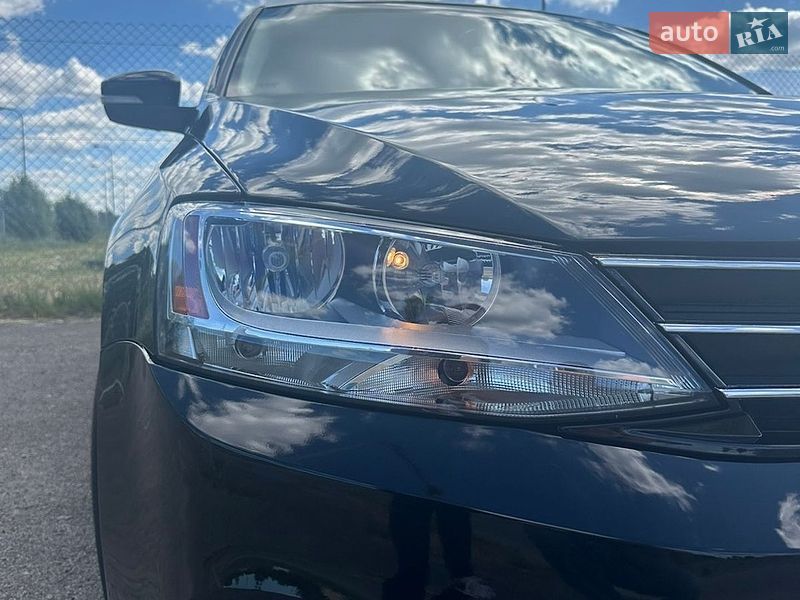 Седан Volkswagen Jetta 2016 в Львове
