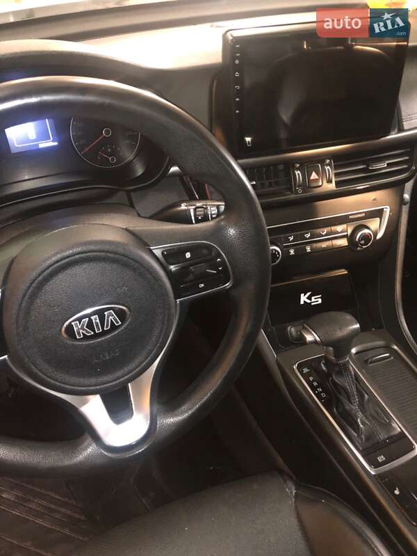 Седан Kia K5 2016 в Одессе