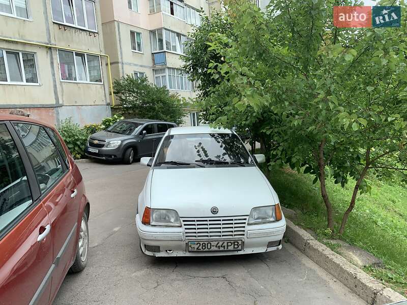 Хэтчбек Opel Kadett 1988 в Ровно Хэтчбек Opel Kadett 1988 в Ровно