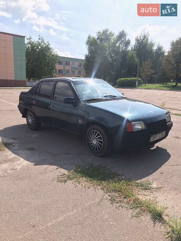 Седан Opel Kadett 1986 в Днепре