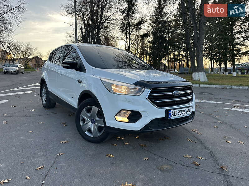 Внедорожник / Кроссовер Ford Kuga 2017 в Виннице