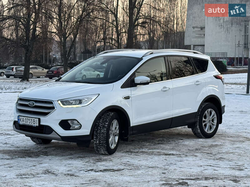 Внедорожник / Кроссовер Ford Kuga 2019 в Черкассах